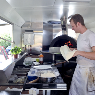 making pizza mobile